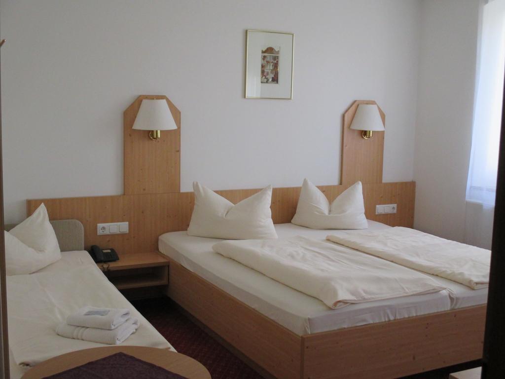 Hotel & Gaestehaus Krone Гайзельвинд Номер фото
